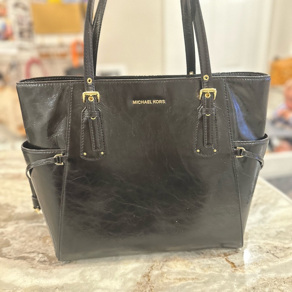 Like new Michael Kors large voyager leather tote